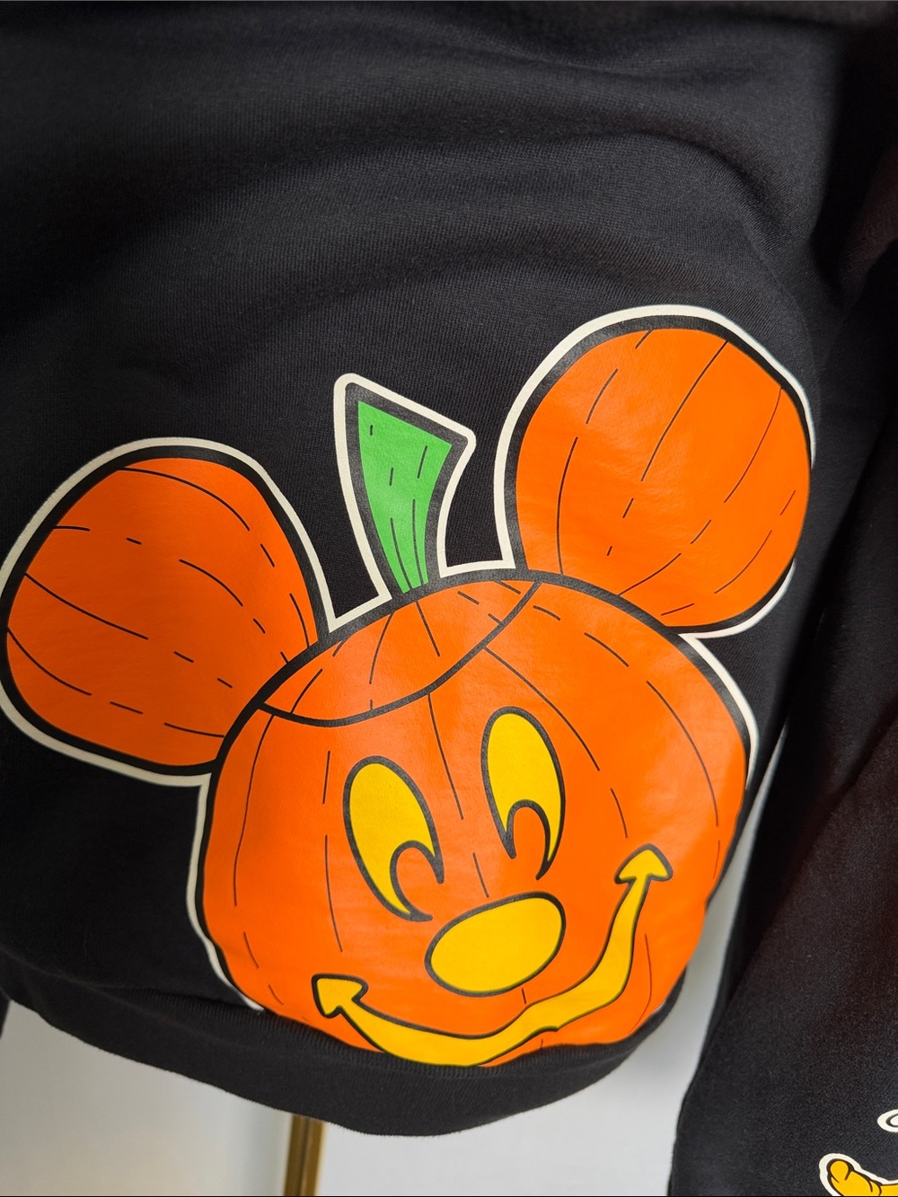Disney Parks 2022 Halloween Trick or Treat Mickey and Friends Sweatshirt Size S - Picture 7 of 12
